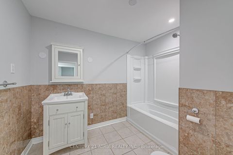 Photo 21 at 904 Maplewood Drive N, Alcona, Innisfil