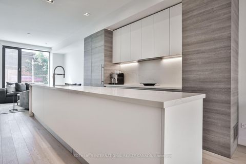 Photo 12 at 352B Harbord Street, Little Italy, Toronto