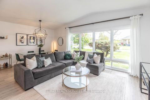 Photo 4 at 126 Roebuck Drive, Kennedy Park, Toronto