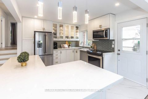 Photo 8 at 126 Roebuck Drive, Kennedy Park, Toronto
