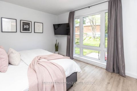 Photo 13 at 126 Roebuck Drive, Kennedy Park, Toronto