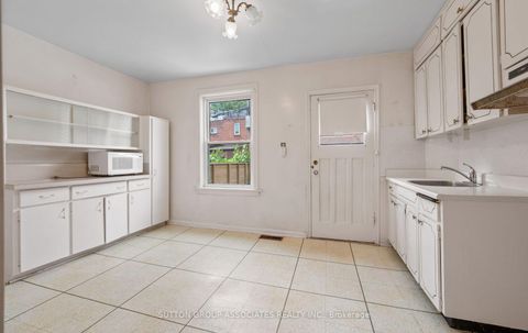 Photo 12 at 144 Bellwoods Avenue, Bellwoods, Toronto
