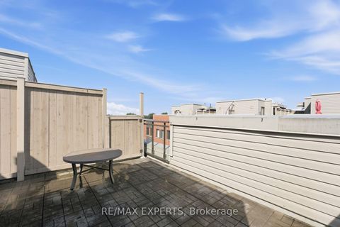 Photo 3 at 46 - 68 Winston Park Boulevard, CFB, Toronto