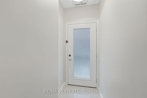 Photo 4 at 46 - 68 Winston Park Boulevard, CFB, Toronto