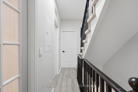 Photo 16 at 46 - 68 Winston Park Boulevard, CFB, Toronto