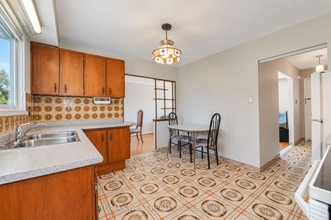 Photo 3 at 50 Roskell Crescent, York University Heights, Toronto