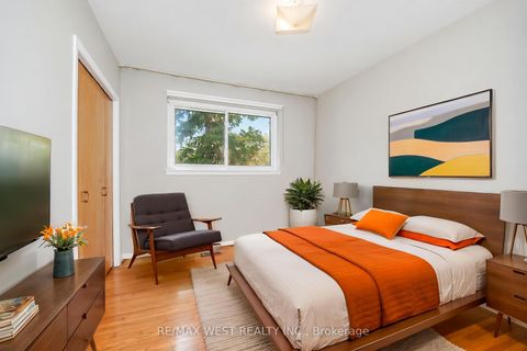 Photo 4 at 50 Roskell Crescent, York University Heights, Toronto