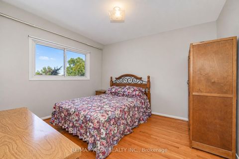 Photo 5 at 50 Roskell Crescent, York University Heights, Toronto