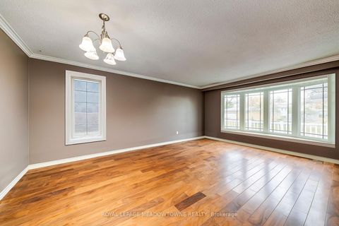 Photo 1 at 8 Midhurst Drive, Clairville, Toronto