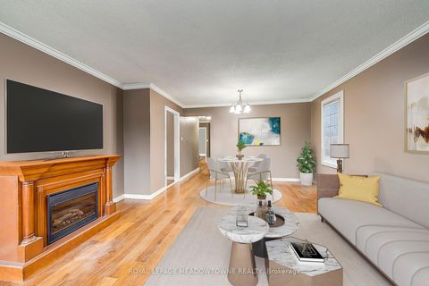 Photo 2 at 8 Midhurst Drive, Clairville, Toronto