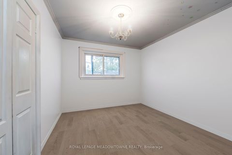Photo 7 at 8 Midhurst Drive, Clairville, Toronto