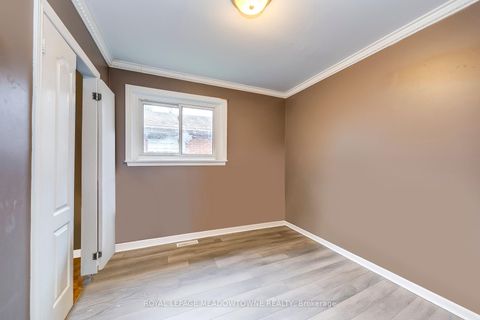 Photo 9 at 8 Midhurst Drive, Clairville, Toronto