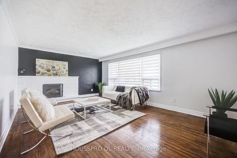 Photo 5 at 49 Bowerbank Drive, Newtonbrook East, Toronto