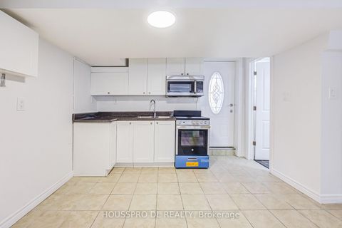 Photo 33 at 49 Bowerbank Drive, Newtonbrook East, Toronto