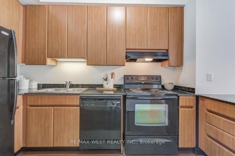 Photo 3 at 501 - 30 Canterbury Place, Willowdale West, Toronto