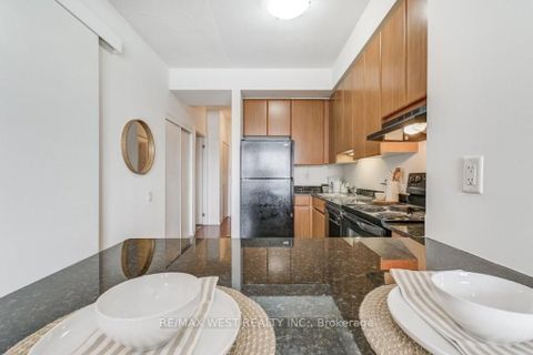 Photo 7 at 501 - 30 Canterbury Place, Willowdale West, Toronto