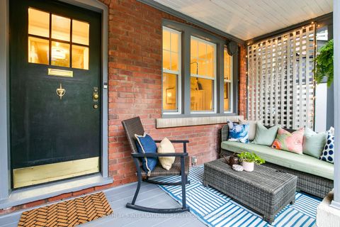 Photo 4 at 36 Aberdeen Avenue, South St. James Town, Toronto