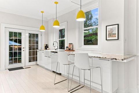 Photo 15 at 36 Aberdeen Avenue, South St. James Town, Toronto