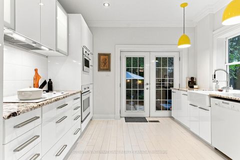 Photo 16 at 36 Aberdeen Avenue, South St. James Town, Toronto