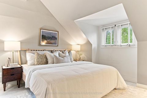 Photo 27 at 36 Aberdeen Avenue, South St. James Town, Toronto