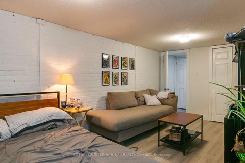 Photo 34 at 36 Aberdeen Avenue, South St. James Town, Toronto