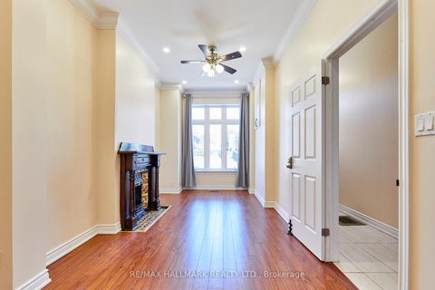 Photo 2 at 95 Wolseley Street, Chinatown, Toronto