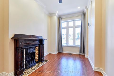 Photo 4 at 95 Wolseley Street, Chinatown, Toronto