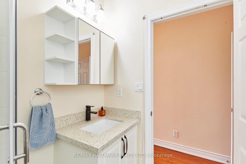 Photo 8 at 95 Wolseley Street, Chinatown, Toronto