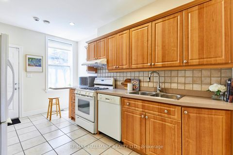 Photo 10 at 95 Wolseley Street, Chinatown, Toronto