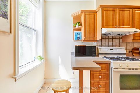 Photo 11 at 95 Wolseley Street, Chinatown, Toronto