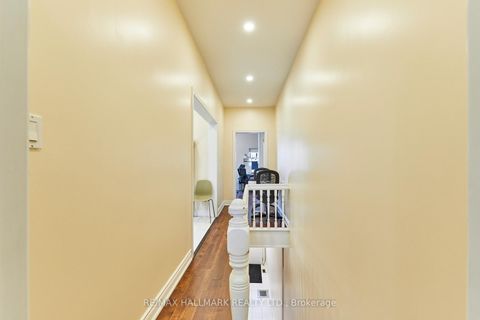 Photo 15 at 95 Wolseley Street, Chinatown, Toronto