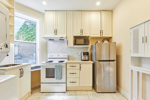 Photo 21 at 95 Wolseley Street, Chinatown, Toronto