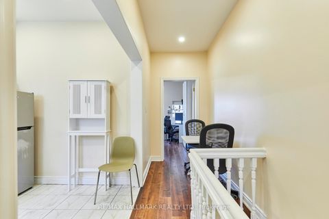 Photo 23 at 95 Wolseley Street, Chinatown, Toronto