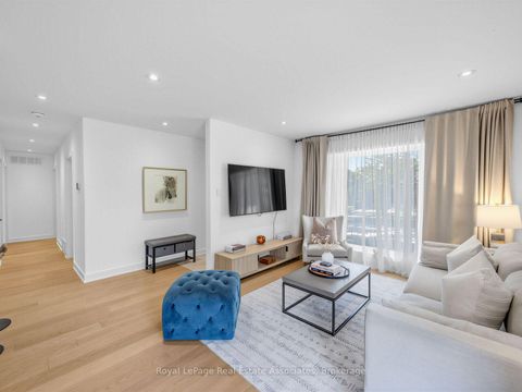 Photo 3 at 25 Treeview Drive, Alderwood, Toronto