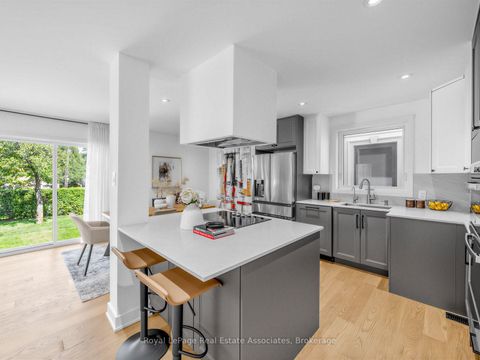 Photo 10 at 25 Treeview Drive, Alderwood, Toronto