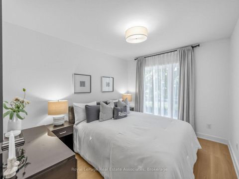 Photo 14 at 25 Treeview Drive, Alderwood, Toronto