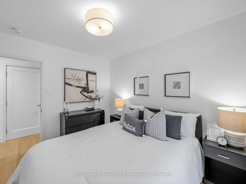 Photo 15 at 25 Treeview Drive, Alderwood, Toronto