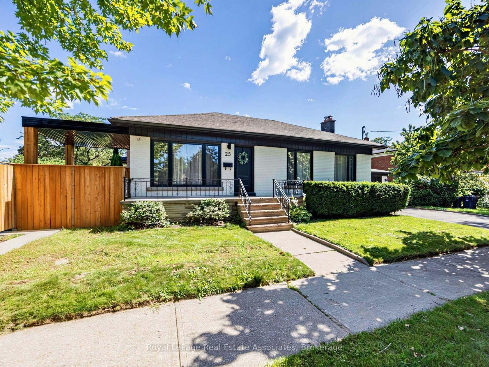 25 Treeview Drive, Alderwood, Toronto 