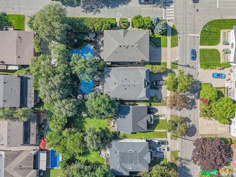 Photo 2 at 55 Viewmount Avenue, Lawrence, Toronto
