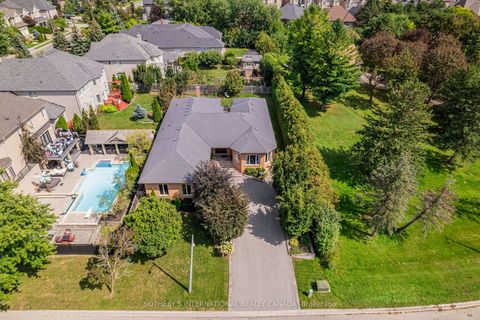 Photo 2 at 83 Burndean Court, Westbrook, Richmond Hill