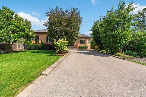 Photo 3 at 83 Burndean Court, Westbrook, Richmond Hill