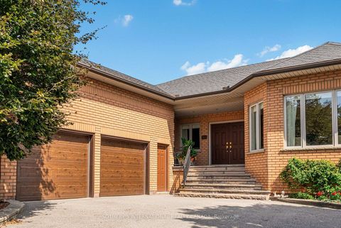 Photo 4 at 83 Burndean Court, Westbrook, Richmond Hill