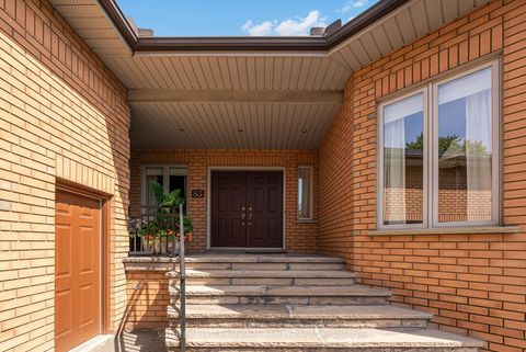 Photo 5 at 83 Burndean Court, Westbrook, Richmond Hill
