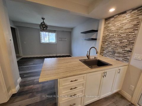 Photo 1 at 256 Dunlop Street W, Queen's Park, Barrie