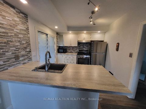 Photo 2 at 256 Dunlop Street W, Queen's Park, Barrie