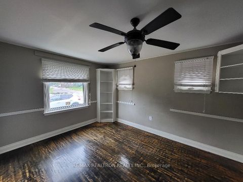 Photo 4 at 256 Dunlop Street W, Queen's Park, Barrie