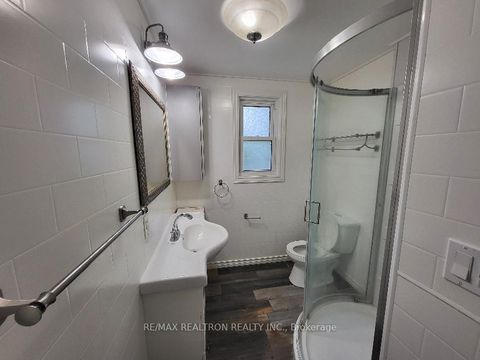 Photo 6 at 256 Dunlop Street W, Queen's Park, Barrie