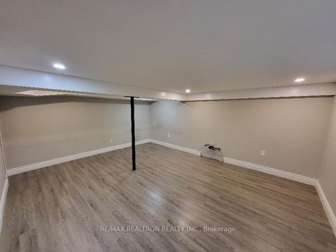 Photo 8 at 256 Dunlop Street W, Queen's Park, Barrie