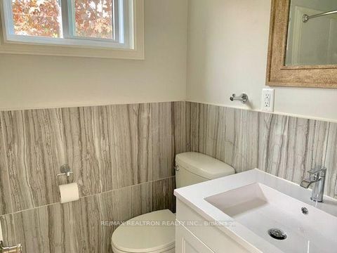 Photo 11 at 256 Dunlop Street W, Queen's Park, Barrie