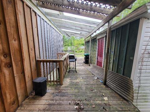 Photo 17 at 256 Dunlop Street W, Queen's Park, Barrie